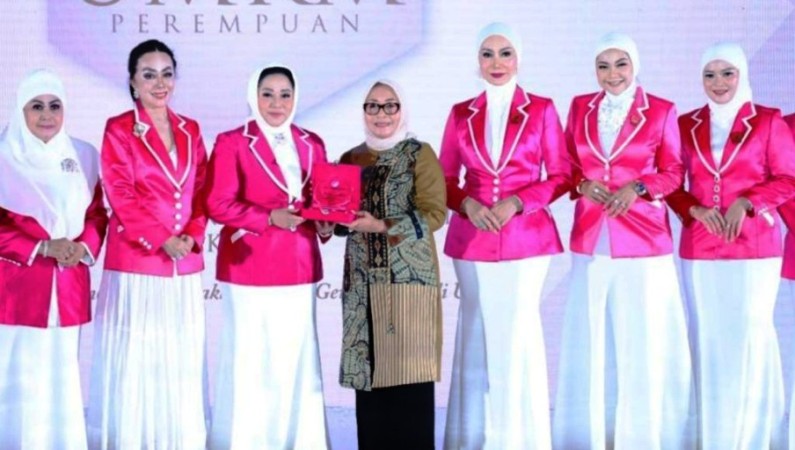 Menteri PPPA, Arifah Fauzi, memberikan dukungan penuh kepada program bantuan permodalan bagi 400 pelaku Usaha Mikro, Kecil, dan Menengah (UMKM) perempuan, yang digagas oleh Perhimpunan Perempuan Lintas Profesi Indonesia. (foto : BEKISARMEDIA.ID/kemenpppa.go.id)
