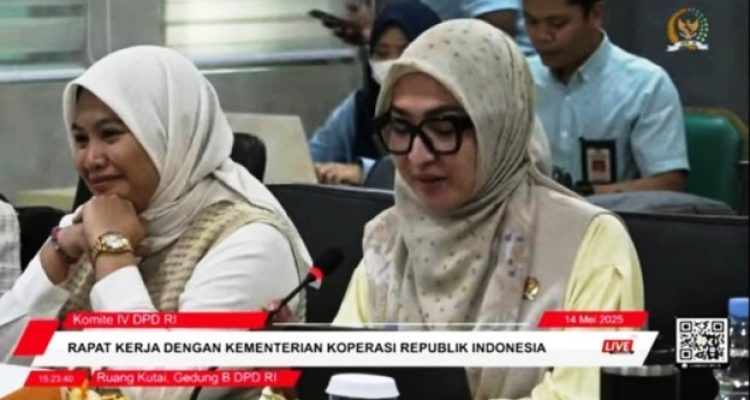 Anggota Dewan Perwakilan Daerah (DPD) Republik Indonesia dari Daerah Pemilihan (Dapil) Sumatera Selatan (Sumsel), Amaliah Sobli, saat Rapat Kerja bersama Menteri Koperasi (Menkop) Republik Indonesia, Budi Arie Setiadi, dan Wakil Menteri Koperasi, Ferry Juliantono, terkait pembahasan Program Strategis Koperasi Merah Putih, hari Rabu, tanggal 14 Mei 2025. (BEKISARMEDIA.ID/SIKUMBANG)