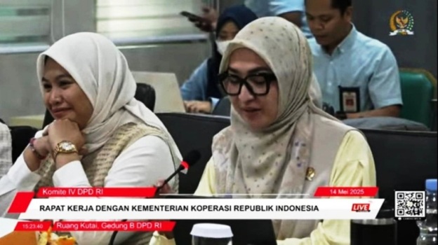 Anggota Dewan Perwakilan Daerah (DPD) Republik Indonesia dari Daerah Pemilihan (Dapil) Sumatera Selatan (Sumsel), Amaliah Sobli, saat Rapat Kerja bersama Menteri Koperasi (Menkop) Republik Indonesia, Budi Arie Setiadi, dan Wakil Menteri Koperasi, Ferry Juliantono, terkait pembahasan Program Strategis Koperasi Merah Putih, hari Rabu, tanggal 14 Mei 2025. (BEKISARMEDIA.ID/SIKUMBANG)