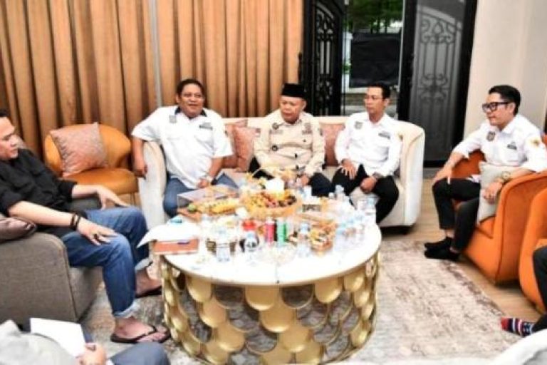 Ketua Dewan Perwakilan Rakyat Daerah (DPRD) Provinsi Sumatera Selatan (Sumsel), Andie Dinialdie, menerima audiensi dari pengurus Dewan Pimpinan Daerah (DPD) Asosiasi Pemerintah Desa Seluruh Indonesia Sumsel. (BEKISARMEDIA.ID/SIKUMBANG)