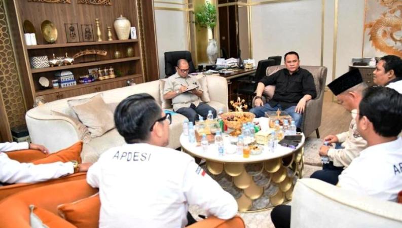 Ketua Dewan Perwakilan Rakyat Daerah (DPRD) Provinsi Sumatera Selatan (Sumsel), Andie Dinialdie, menerima audiensi dari pengurus Dewan Pimpinan Daerah (DPD) Asosiasi Pemerintah Desa Seluruh Indonesia Sumsel. (BEKISARMEDIA.ID/SIKUMBANG)