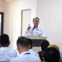 Menteri Koperasi Republik Indonesia, Budi Ari Setiadi, saat melakukan kunjungan kerja ke kelurahan Cibeber, Kota Cimahi, Provinsi Jawa Barat, 15 Mei 2025. (foto : kop.go.id)
