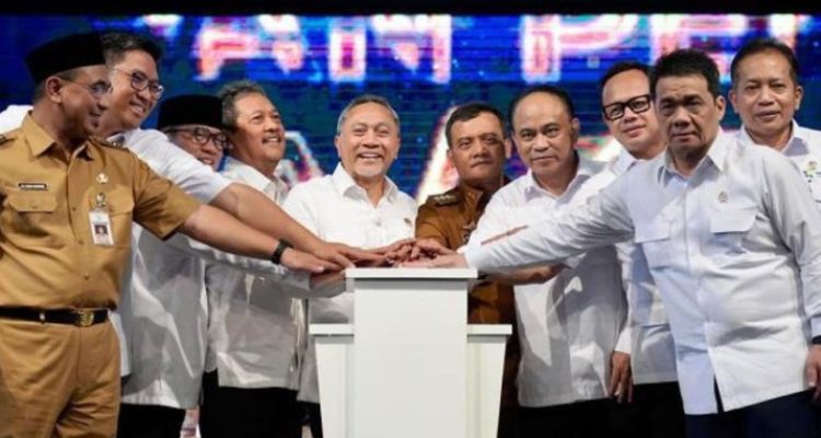 Menteri Koperasi Republik Indonesia, Budi Arie Setiadi, saat dialog percepatan Musyawarah Desa atau Kelurahan Khusus pembentukan Koperasi Desa atau Kelurahan se Jawa Tengah, di Semarang, pada hari Selasa, tanggal 6 Mei 2025. (foto : kop.go.id)