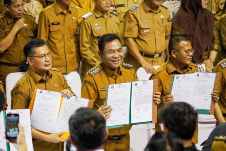 Bupati Muba, M. Toha, saat menghadiri acara peluncuran dan dialog percepatan musyawarah desa atau kelurahan untuk pembentukan Koperasi Merah Putih, di Palembang Sport and Convention Center. (BEKISARMEDIA.ID/SIKUMBANG)