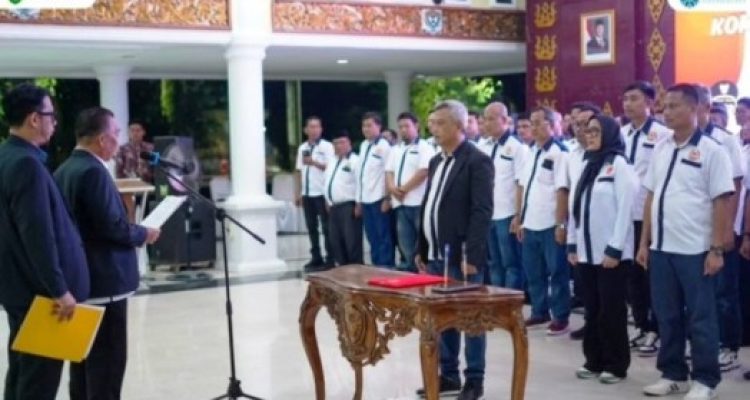 Wakil Gubernur Provinsi Sumatera Selatan, Cik Ujang, menghadiri acara pelantikan Pengurus KONI Muara Enim periode 2025-2029 di Balai Agung Serasan Sekundang, pada hari Rabu, tanggal 7 Mei 2025. (BEKISARMEDIA.ID/SIKUMBANG)