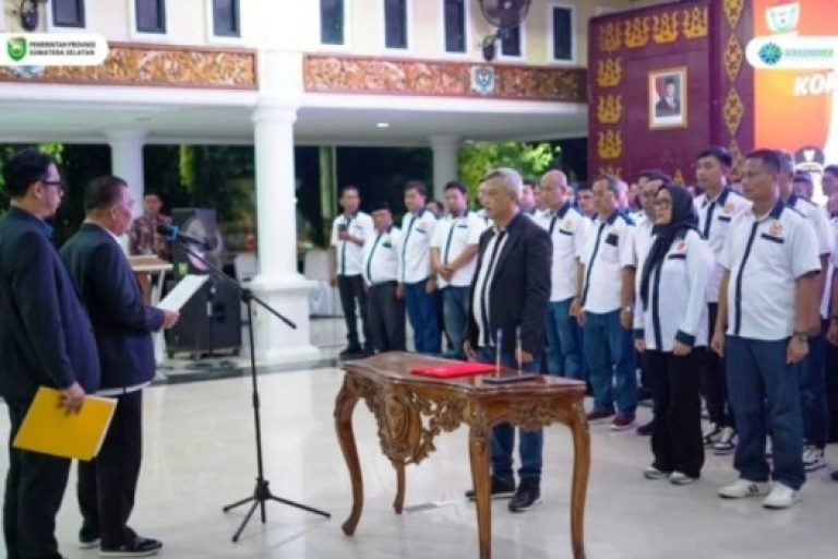 Wakil Gubernur Provinsi Sumatera Selatan, Cik Ujang, menghadiri acara pelantikan Pengurus KONI Muara Enim periode 2025-2029 di Balai Agung Serasan Sekundang, pada hari Rabu, tanggal 7 Mei 2025. (BEKISARMEDIA.ID/SIKUMBANG)