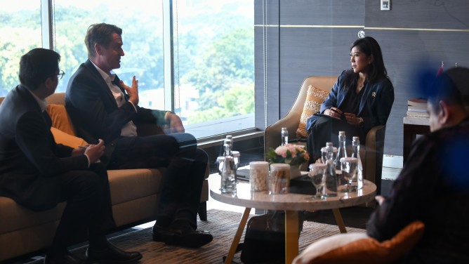 Kepala GSMA Asia Pasifik, Julian Gorman, dalam pertemuan strategis dengan Menteri Komunikasi dan Digital (Komdigi) Republik Indonesia, Meutya Hafid, di Jakarta, pada hari Jum'at, tanggal 9 Mei 2025. (BEKISARMEDIA.ID/KOMDIGI)