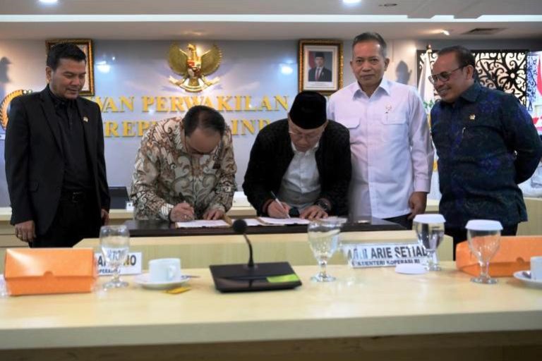 Menkop Republik Indonesia, Budi Arie Setiadi dalam Rapat Kerja dengan Komite IV DPD RI di Jakarta, pada hari Rabu, tanggal 14 Mei 2025. (BEKISARMEDIA.ID/SIKUMBANG)