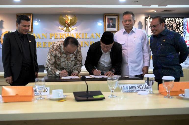 Menkop Republik Indonesia, Budi Arie Setiadi dalam Rapat Kerja dengan Komite IV DPD RI di Jakarta, pada hari Rabu, tanggal 14 Mei 2025. (BEKISARMEDIA.ID/SIKUMBANG)