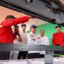 Bupati OKI, H. Muchendi, saat mendampingi Menteri Lingkungan Hidup (MenLH) Republik Indonesia, Dr. Hanif Faisol Nurofiq, melakukan pengecekan kesiapsiagaan penanggulangan Karhutla sekaligus launching Program Desa Mandiri Peduli Gambut se Indonesia, yang dipusatkan di Air Sugihan, Kabupaten OKI, pada hari Minggu, tanggal 25 Mei 2025. (BEKISARMEDIA.ID/SIKUMBANG)