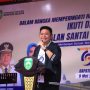 Gubenur Provinsi Sumatera Selatan, Herman Deru, memberikan sambutan pada acara jalan santai dan senam bersama di halaman kantor Gubernur Sumsel, hari Jum'at, tanggal 9 Mei 2025. (BEKISARMEDIA.ID/SIKUMBANG)