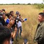 Ikatan Motor Indonesia (IMI) Sumsel, Herman Deru melakukan peninjauan langsung ke lahan yang akan dijadikan arena Grass Track di kawasan Jakabaring Sport City (JSC), Palembang, pada hari Senin, tanggal 12 Mei 2025. (BEKISARMEDIA.ID/SIKUMBANG)