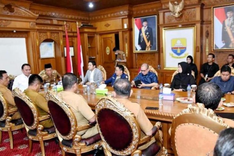 Ketua Dewan Perwakilan Rakyat Daerah (DPRD) Provinsi Sumatera Selatan (Sumsel), Andie Dinialdie, melakukan Kunjungan Kerja (Kunker) ke Pemerintah Provinsi (Pemprov) Jambi, pada hari Selasa, tanggal 29 April 2025. (BEKISARMEDIA.ID/SIKUMBANG)