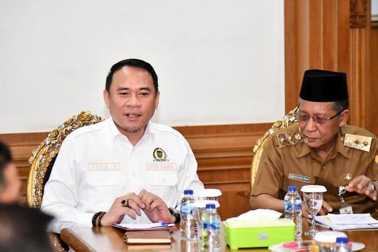 Ketua Dewan Perwakilan Rakyat Daerah (DPRD) Provinsi Sumatera Selatan (Sumsel), Andie Dinialdie, melakukan Kunjungan Kerja (Kunker) ke Pemerintah Provinsi (Pemprov) Jambi, pada hari Selasa, tanggal 29 April 2025. (BEKISARMEDIA.ID/SIKUMBANG)