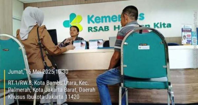 Melalui program Bantuan Sayang Anak (BASANAK), seorang anak bernama Afifah, yang mengidap penyakit jantung bocor, resmi diberangkatkan ke Rumah Sakit Cipto Mangunkusumo (RSCM) Jakarta, untuk menjalani pengobatan intensif. (BEKISARMEDIA.ID/APRIZAL)