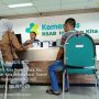 Melalui program Bantuan Sayang Anak (BASANAK), seorang anak bernama Afifah, yang mengidap penyakit jantung bocor, resmi diberangkatkan ke Rumah Sakit Cipto Mangunkusumo (RSCM) Jakarta, untuk menjalani pengobatan intensif. (BEKISARMEDIA.ID/APRIZAL)