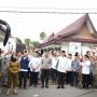 Bupati Kabupaten Ogan Komering Ilir, H. Muchendi, melepas kepergian Jama'ah Calon Haji ke Arab Saudi, pada hari Jum'at, tanggal 16 Mei 2025. (BEKISARMEDIA.ID/SIKUMBANG)