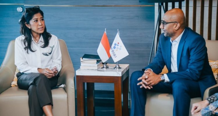 Meutya Hafid saat bertemu Senior Vice President Oracle untuk Jepang dan Asia Pasific (JAPAC), Chris Chelliah, di Jakarta, pada hari Senin, tanggal 5 Mei 2025. (foto : komdigi.go.id)