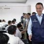 Bupati OKI, Muchendi Mahzareki, saat meninjau pelaksanaan seleksi P3K tahap II yang berlangsung di Gedung Golden Sriwijaya, Palembang, pada hari Sabtu, tanggal 10 Mei 2025. (BEKISARMEDIA.ID/SIKUMBANG)