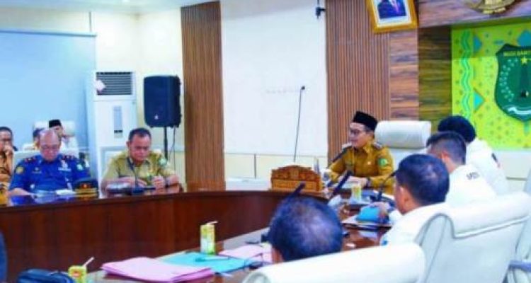 Wakil Bupati (Wabup) Kabupaten Musi Banyuasin, Rohman, secara resmi membuka Musyawarah Cabang (Muscab) Luar Biasa Dewan Pimpinan Cabang (DPC) Asosiasi Pemerintah Desa Seluruh Indonesia (APDESI) Kabupaten Muba Tahun 2025. (BEKISARMEDIA.ID/SIKUMBANG)