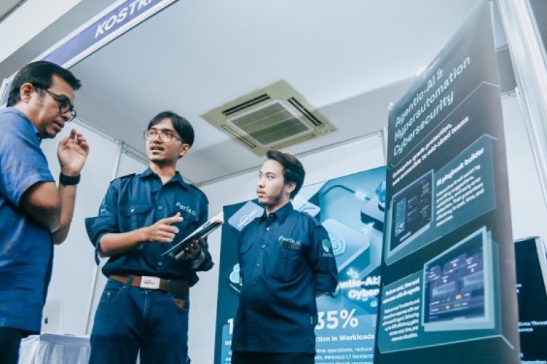 Menteri Komunikasi dan Digital (Wamenkomdigi) Republik Indonesia, Nezar Patria, saat menghadiri Talkshow ArkavX di Kampus Ganesha Institut Teknologi Bandung (ITB), Bandung, pada hari Minggu, tanggal 4 Mei 2025. (foto : komdigi.go.id)