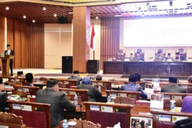 Dewan Perwakilan Rakyat Daerah (DPRD) Provinsi Sumatera Selatan (Sumsel) menggelar Rapat Paripurna XII (12) dengan agenda perubahan dan penambahan Program Pembentukan Peraturan Daerah (Propemperda) Sumsel tahun 2025 sebanyak 8 Rancangan Peraturan Daerah. (BEKISARMEDIA.iD/SIKUMBANG)