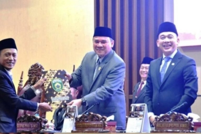 Dewan Perwakilan Rakyat Daerah (DPRD) Provinsi Sumatera Selatan (Sumsel) menggelar Rapat Paripurna XII (12) dengan agenda perubahan dan penambahan Program Pembentukan Peraturan Daerah (Propemperda) Sumsel tahun 2025 sebanyak 8 Rancangan Peraturan Daerah. (BEKISARMEDIA.iD/SIKUMBANG)