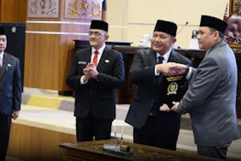 Dewan Perwakilan Rakyat Daerah (DPRD) Provinsi Sumatera Selatan (Sumsel) menggelar Rapat Paripurna XII (12) dengan agenda perubahan dan penambahan Program Pembentukan Peraturan Daerah (Propemperda) Sumsel tahun 2025 sebanyak 8 Rancangan Peraturan Daerah. (BEKISARMEDIA.iD/SIKUMBANG)
