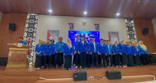 Pengurus PMII UIN Raden Fatah Palembang saat dilantik di Rumah Dinas Wali Kota Palembang.