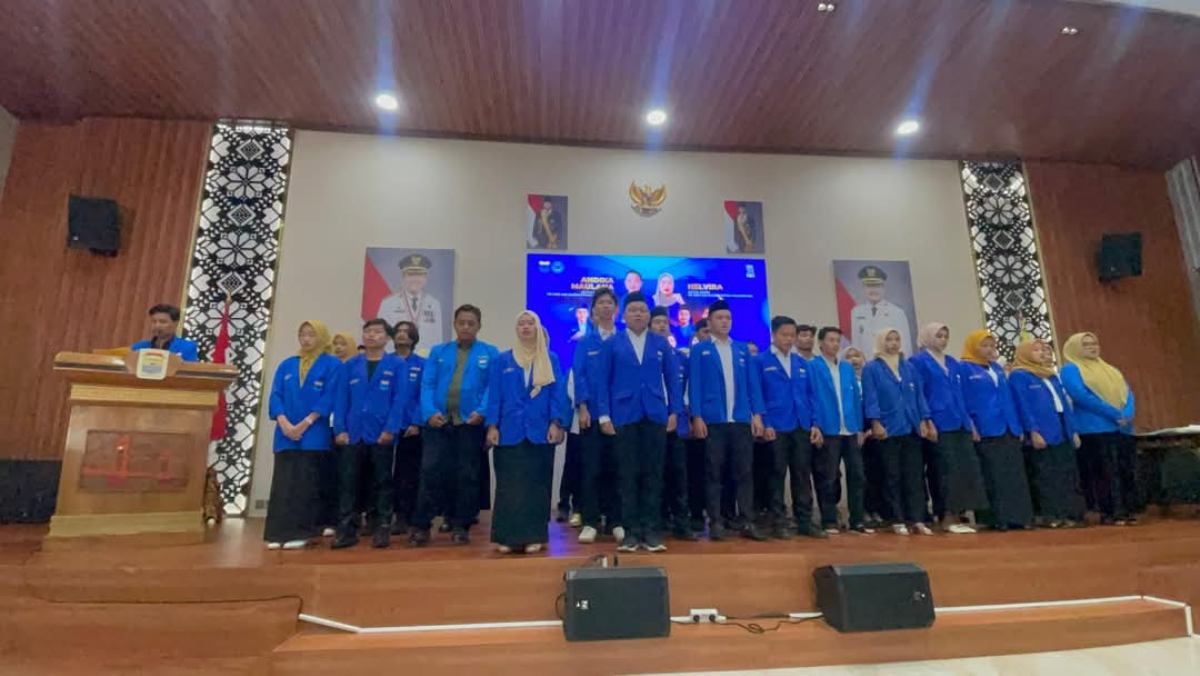 Pengurus PMII UIN Raden Fatah Palembang saat dilantik di Rumah Dinas Wali Kota Palembang.