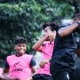 Pemain Arema FC sedang melakukan latihan. (foto : ligaindonesiabaru.com)