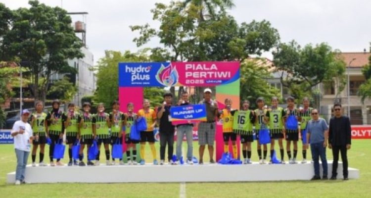 Tim Meta Football berhasil keluar sebagai juara HYDROPLUS Piala Pertiwi 2025 Regional Surabaya kategori U14 setelah mengalahkan Bulog Jatim dengan skor tipis 1-0 di partai final yang digelar pada Minggu, 18 Mei 2025 di Lapangan Sepak Bola Bogowonto. (foto : PSSI.org)
