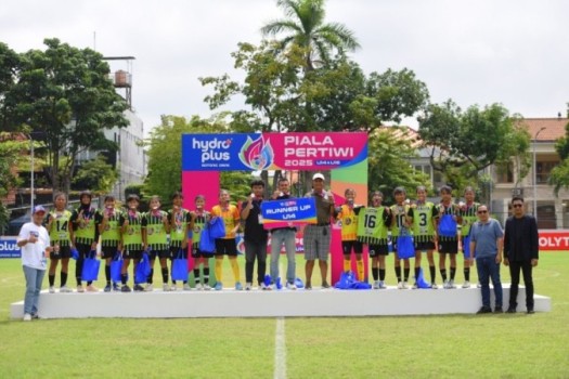 Tim Meta Football berhasil keluar sebagai juara HYDROPLUS Piala Pertiwi 2025 Regional Surabaya kategori U14 setelah mengalahkan Bulog Jatim dengan skor tipis 1-0 di partai final yang digelar pada Minggu, 18 Mei 2025 di Lapangan Sepak Bola Bogowonto. (foto : PSSI.org)