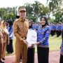 Sebanyak 490 tenaga non-ASN (Aparatur Sipil Negara) di Kabupaten Ogan Komering Ilir (OKI) resmi dilantik menjadi Pegawai Pemerintah dengan Perjanjian Kerja (PPPK) oleh Bupati OKI, H. Muchendi, dalam upacara yang berlangsung di halaman Kantor Bupati OKI, pada hari Senin, tanggal 20 Mei 2025. (BEKISARMEDIA.ID/SIKUMBANG)