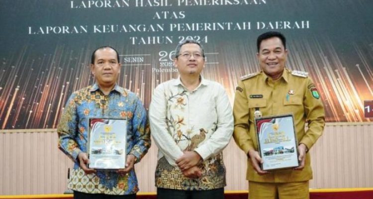 Bupati Kabupaten Musi Banyuasin (Muba), M. Toha, menghadiri acara penyerahan Laporan Hasil Pemeriksaan (LHP) atas Laporan Keuangan Pemerintah Daerah (LKPD) Muba Tahun Anggaran 2024 dari Badan Pemeriksa Keuangan (BPK) Republik Indonesia Perwakilan Sumatera Selatan. (BEKISARMEDIA.ID/APRIZAL)