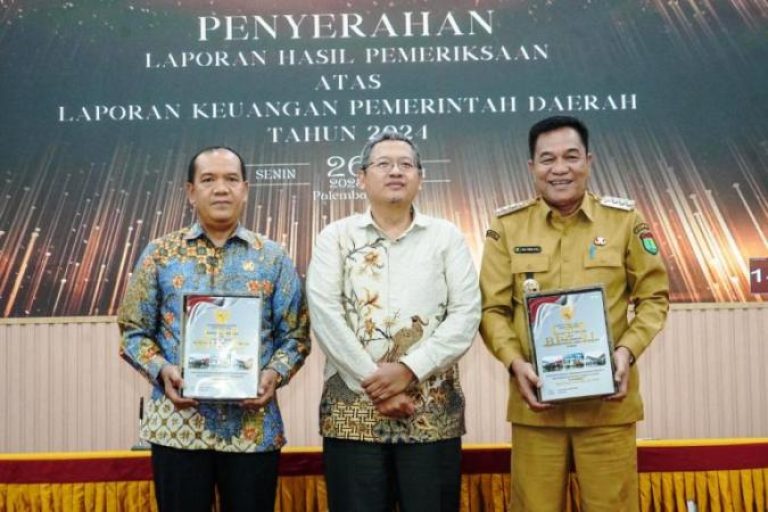 Bupati Kabupaten Musi Banyuasin (Muba), M. Toha, menghadiri acara penyerahan Laporan Hasil Pemeriksaan (LHP) atas Laporan Keuangan Pemerintah Daerah (LKPD) Muba Tahun Anggaran 2024 dari Badan Pemeriksa Keuangan (BPK) Republik Indonesia Perwakilan Sumatera Selatan. (BEKISARMEDIA.ID/APRIZAL)