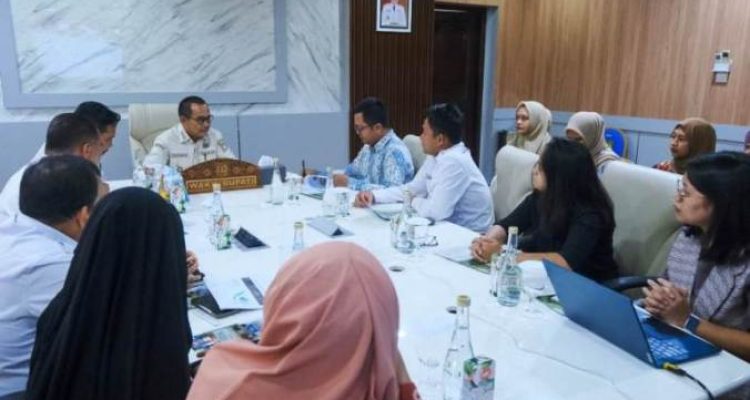 Wakil Bupati Muba, Rohman, saat menerima kunjungan Sekretariat Lingkar Temu Kabupaten Lestari (LTKL) di Ruang Rapat Wakil Bupati, pada hari Rabu, tanggal 28 Mei 2025. (BEKISARMEDIA.ID/APRIZAL)