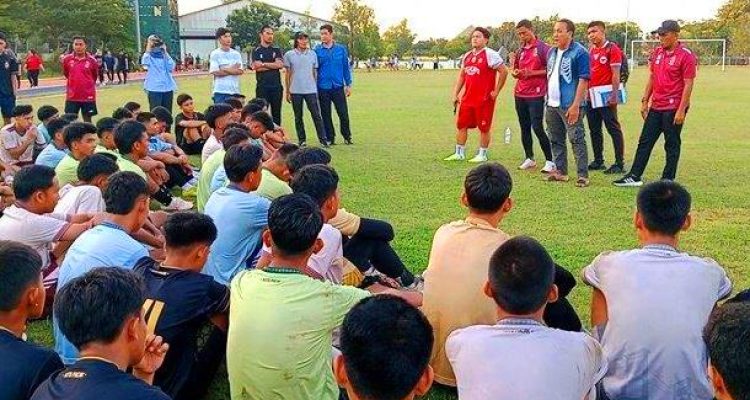 Tim Elite Pro Academy (EPA) Sriwijaya FC U-20 berhasil meraih kemenangan 2-1 atas Farmel Hatta, dalam laga uji coba yang digelar di Stadion Letjen Harun Sohar Jasdam II/Sriwijaya, hari Jum'at sore, tanggal 23 Mei 2025. (BEKISARMEDIA.ID/TRY)