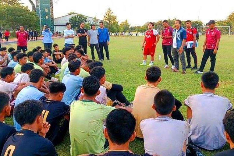 Tim Elite Pro Academy (EPA) Sriwijaya FC U-20 berhasil meraih kemenangan 2-1 atas Farmel Hatta, dalam laga uji coba yang digelar di Stadion Letjen Harun Sohar Jasdam II/Sriwijaya, hari Jum'at sore, tanggal 23 Mei 2025. (BEKISARMEDIA.ID/TRY)