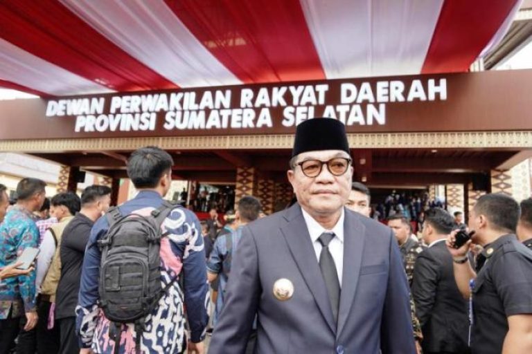 Bupati Musi Banyuasin, M. Toha, menghadiri langsung Rapat Paripurna Dewan Perwakilan Rakyat Daerah (DPRD) Provinsi Sumatera Selatan (Sumsel) dalam rangka peringatan Hari Jadi ke 79 Sumsel, yang digelar di Ruang Rapat Paripurna DPRD Sumsel, pada hari Kamis, tanggal 15 Mei 2025. (BEKISARMEDIA.ID/SIKUMBANG)