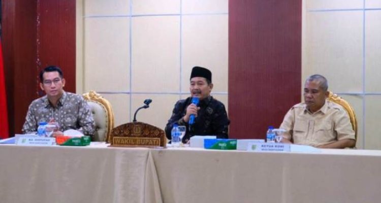 Wakil Bupati Kabupaten Musi Banyuasin, Rohman, memimpin Rapat Koordinasi Panitia Daerah Porprov XV dan Peparprov V Sumsel 2025, hari Jum'at, tanggal 9 Mei 2025. (BEKISARMEDIA.ID/APRIZAL)