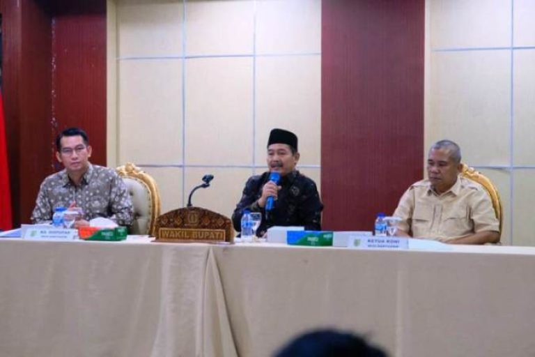 Wakil Bupati Kabupaten Musi Banyuasin, Rohman, memimpin Rapat Koordinasi Panitia Daerah Porprov XV dan Peparprov V Sumsel 2025, hari Jum'at, tanggal 9 Mei 2025. (BEKISARMEDIA.ID/APRIZAL)