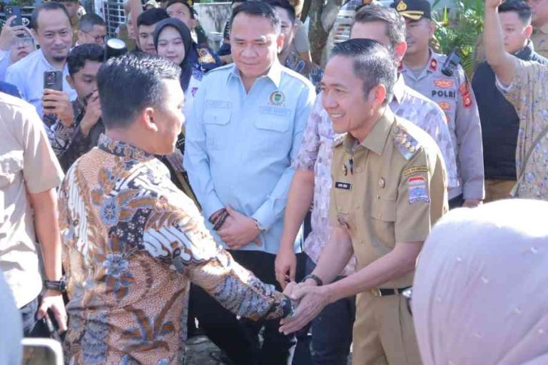 Ketua Dewan Perwakilan Rakyat Daerah (DPRD) Provinsi Sumatera Selatan (Sumsel), Andie Dinialdie, turut hadir mendampingi Kunjungan Kerja (Kunker) Menteri Kependudukan dan Pembangunan Manusia/Kepala BKKBN Republik Indonesia, Dr. Wihaji, ke Sumsel. (BEKISARMEDIA.ID/SIKUMBANG)