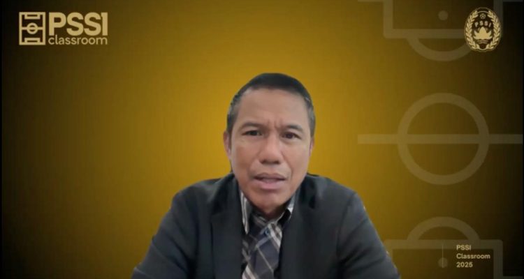 Sekretaris Jenderal PSSI, Yunus Nusi menghadiri program edukasi yang bertajuk PSSI Clasroom. (BEKISARMEDIA.ID/TRI)