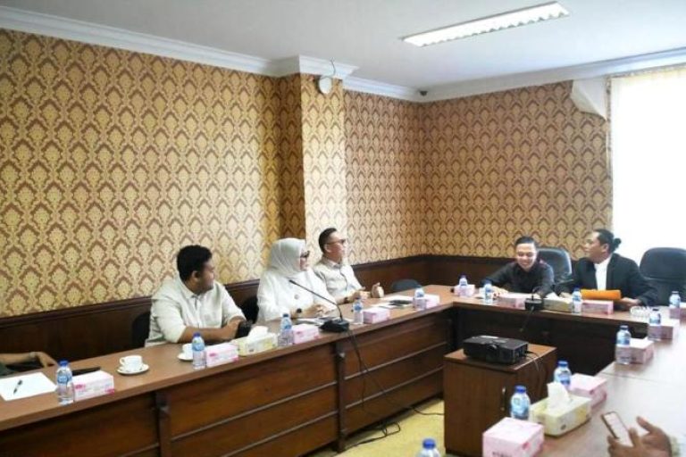 Komisi I Dewan Perwakilan Rakyat Daerah (DPRD) Provinsi Sumatera Selatan (Sumsel) melaksanakan kunjungan kerja ke kantor DPRD Provinsi Kepulauan Riau (Kepri), pada hari Jum'at, tanggal 23 Mei 2025. (BEKISARMEDIA.ID/SIKUMBANG)