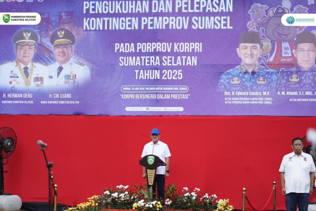 Sekretaris Daerah (Sekda) Provinsi Sumsel, Edward Candra, secara langsung memberi apresiasi kepada para peserta dalam acara Rapat Pemantapan Kontingen Sumsel, yang digelar di Graha Bina Praja pada hari Minggu, tanggal 29 Juni 2025. (BEKISARMEDIA.ID/SIKUMBANG)