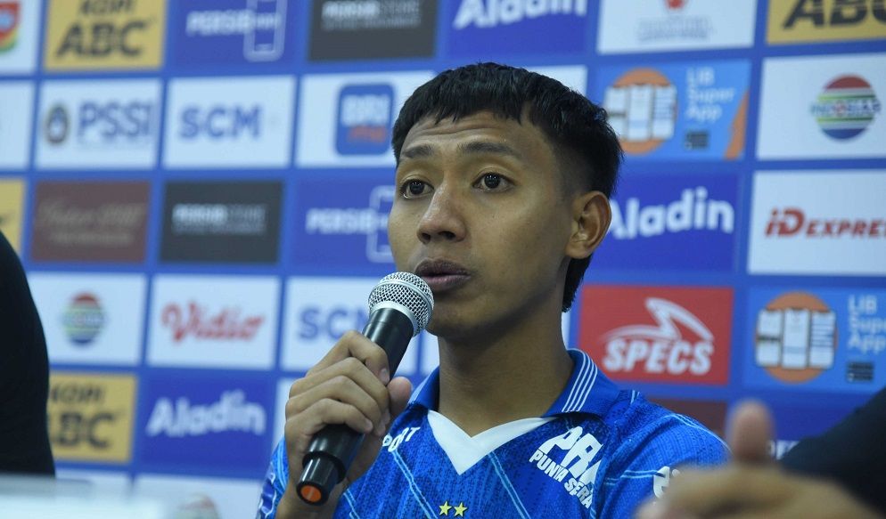 Beckham Putra Nugraha memberikan keterang pers usai pertandingan melawan PSS Sleman. (foto : persib.co.id)