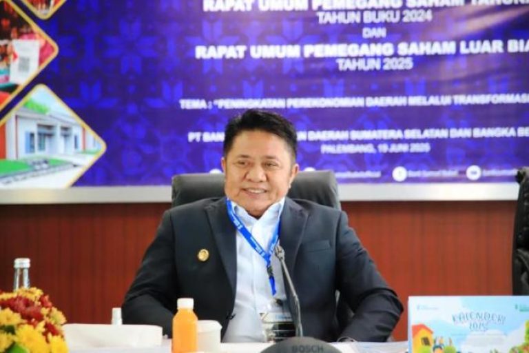 Gubernur Sumatera Selatan, Herman Deru, menghadiri RUPS Bank Sumsel Babel di Jakabaring, pada hari Kamis, tanggal 19 Juni 2025. (BEKISARMEDIA.ID/SIKUMBANG)