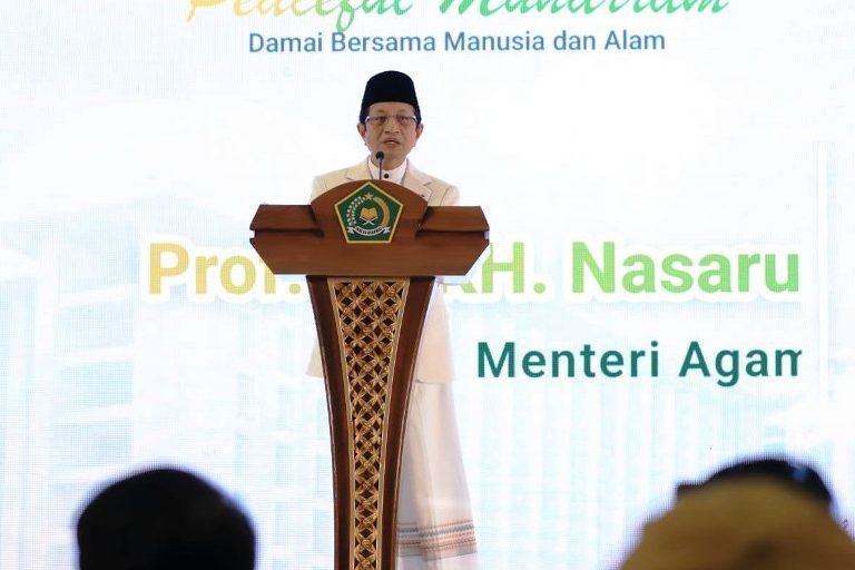 Menteri Agama Republik Indonesia, Nasaruddin Umar, menghadiri acara nikah massal bagi 100 pasangan, di Masjid Istiqlal, Jakarta, hari Sabtu, tanggal 18 Juni 2025. (foto : Kemenag.go.id)