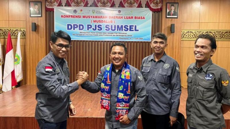 Melalui Musyawarah Daerah Luar Biasa (Musdalub) yang digelar pada Senin, tanggal 16 Juni 2025, Edi Triono resmi ditetapkan sebagai Ketua Dewan Pimpinan Daerah (DPD) Pro Jurnalismedia Siber (PJS) Sumsel periode 2025–2030. (BEKISARMEDIA.ID/SIKUMBANG)